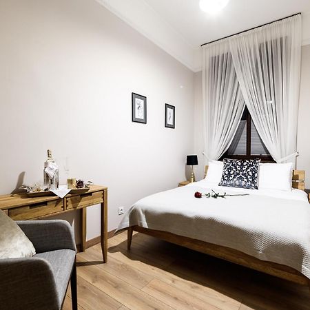 Old Town Ac Apartments Main Raiway Station Krakow Exterior photo