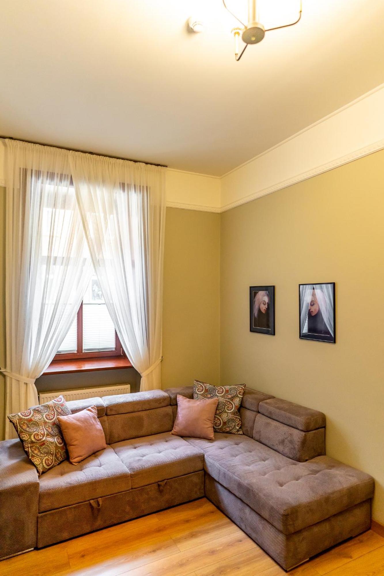 Old Town Ac Apartments Main Raiway Station Krakow Exterior photo